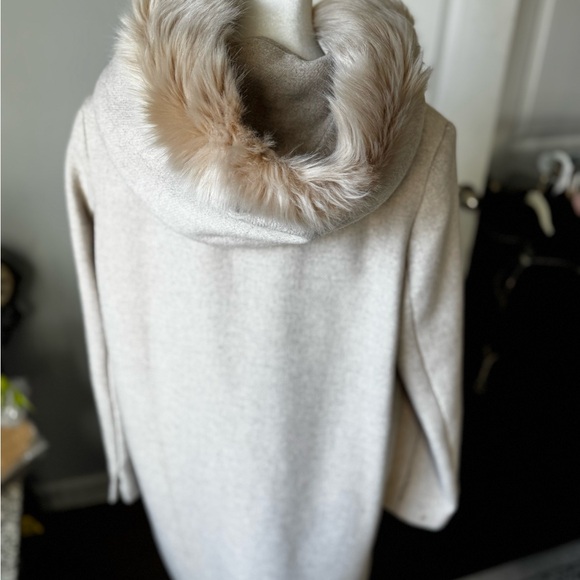 MANGO mixed blend coat.Size Medium.
Color light beige. - Picture 14 of 16